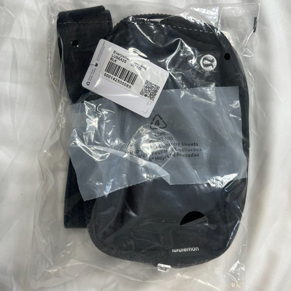 NWT Lululemon Everyday Belt Bag 1L Black - Picture 4 of 5
